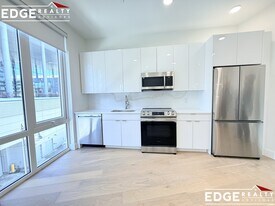 38 Hichborn St, Unit 305 in Boston, MA - Building Photo
