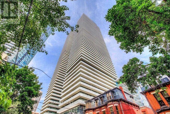 50 Charles St E in Toronto, ON - Building Photo - Building Photo