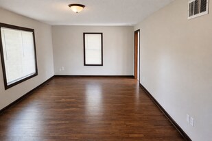 9125 Grand Ave in Kansas City, MO - Building Photo