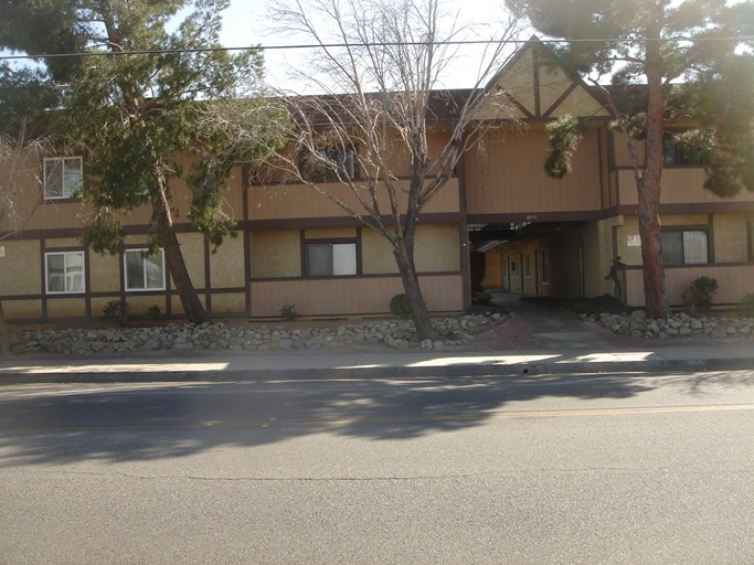 4840 W Avenue L8 in Lancaster, CA - Building Photo