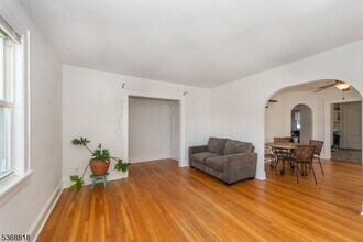 49 Fairchild Ave in Morris Plains, NJ - Building Photo - Building Photo
