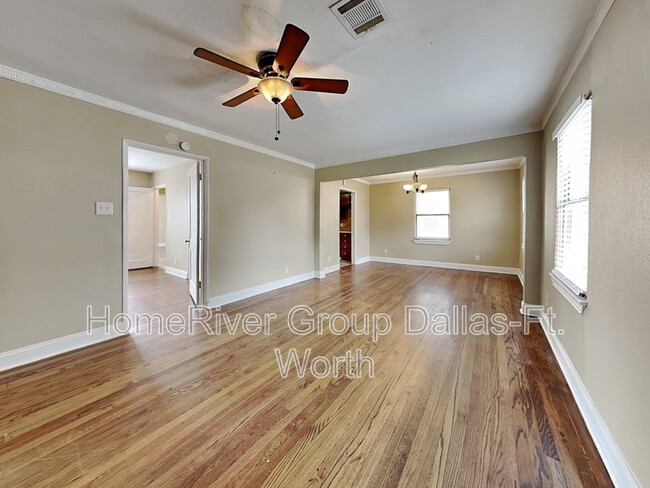 4926 W University Blvd in Dallas, TX - Building Photo - Building Photo