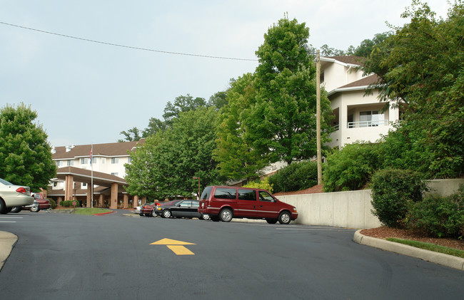 Holiday Elm Park Estates in Roanoke, VA - Building Photo - Building Photo