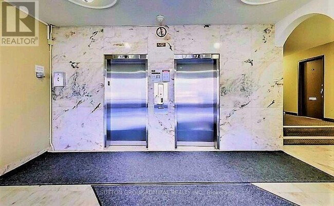 5 Frith Rd in Toronto, ON - Building Photo - Building Photo