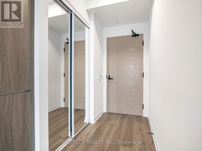 28 Interchange Wy in Vaughan, ON - Building Photo - Building Photo