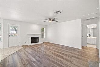 15423 Quinley Dr in Austin, TX - Building Photo - Building Photo