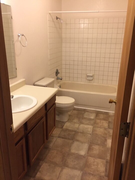 1931 Marthas Vineyard Cir in Anchorage, AK - Building Photo