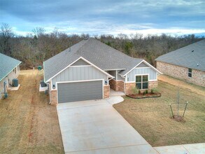 12104 Rockbed Dr in Yukon, OK - Building Photo - Building Photo