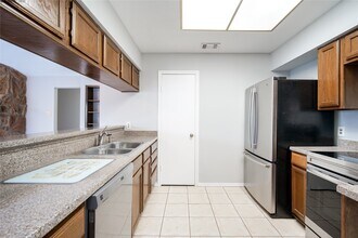 8319 Wind Willow Dr in Houston, TX - Building Photo - Building Photo