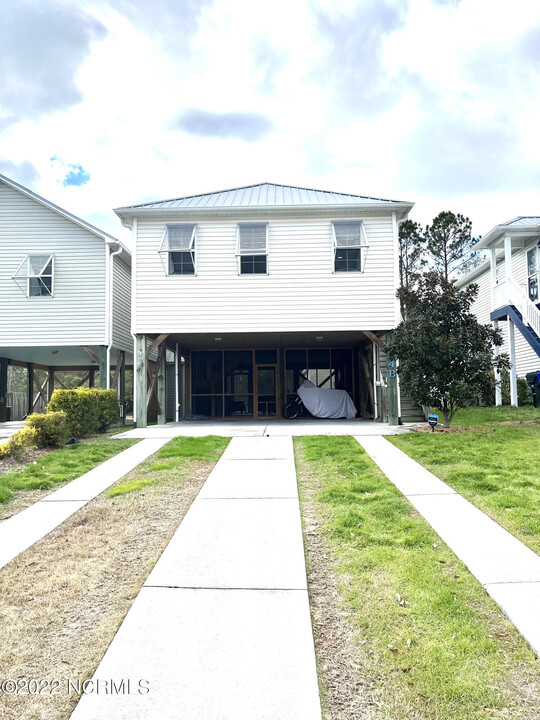 104 James Ave in Surf City, NC - Building Photo