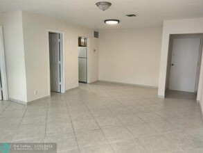 105 S Riverside Dr in Pompano Beach, FL - Building Photo - Building Photo