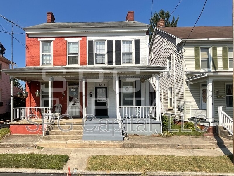 674.5 Broadway in Hanover, PA - Building Photo