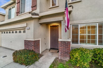 10849 Brookfield Ave in Stockton, CA - Foto de edificio - Building Photo