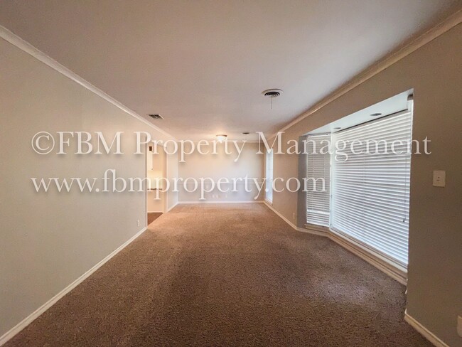 1409 Hillcrest in Ennis, TX - Building Photo - Building Photo