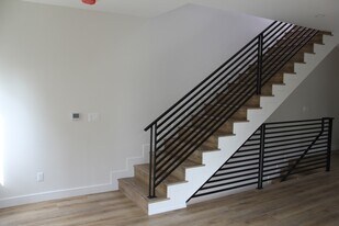14539 Weddington St in Los Angeles, CA - Building Photo