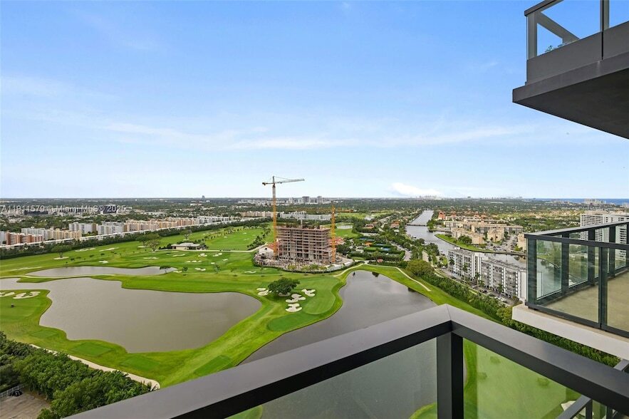 101 Diplomat Pkwy, Unit 2605 in Hallandale Beach, FL - Foto de edificio