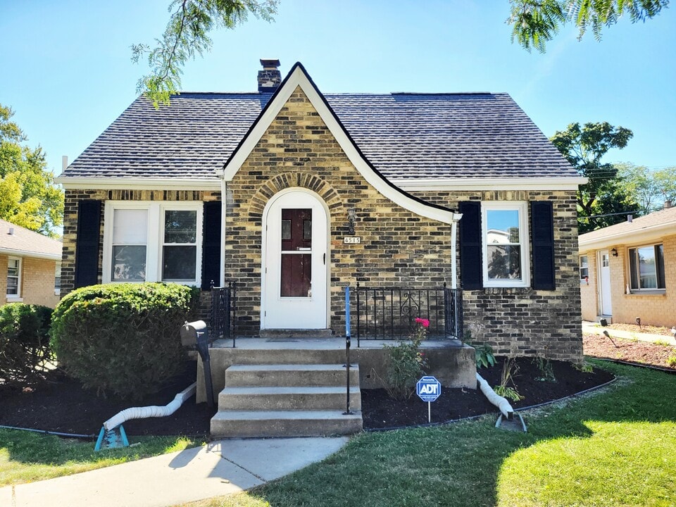 4515 W Morgan Ave in Greenfield, WI - Building Photo