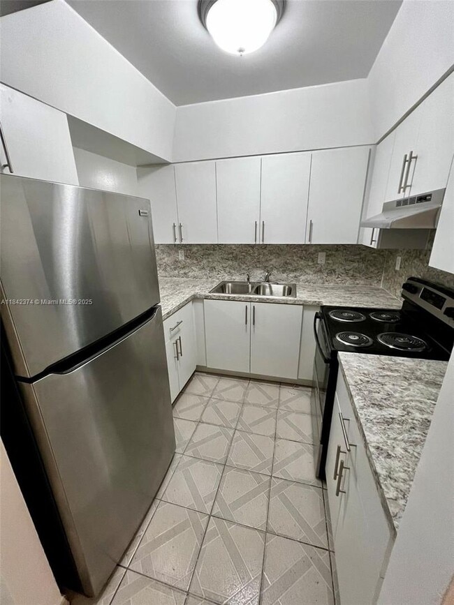 2600 NW 14th St in Miami, FL - Building Photo - Building Photo
