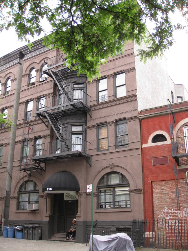 156 Vernon Ave in Brooklyn, NY - Building Photo - Building Photo