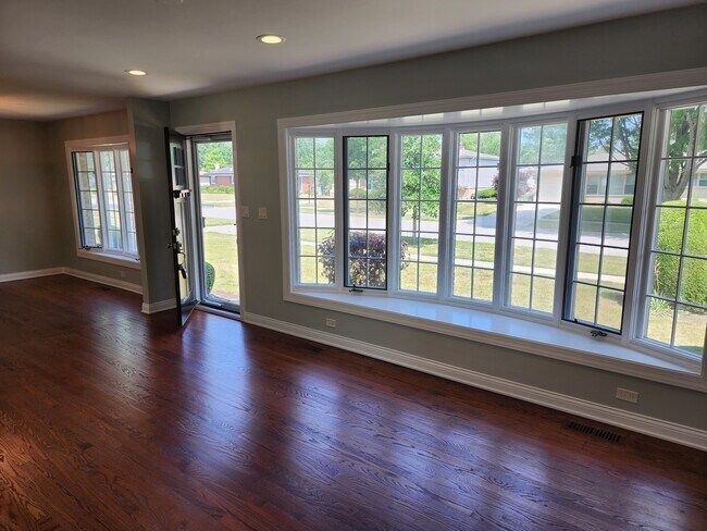 1721 W Kim Ave in Mount Prospect, IL - Foto de edificio - Building Photo