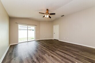 11751 Lynmoor Dr in Riverview, FL - Building Photo - Building Photo