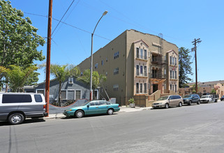 560 N. Kingsley in Los Angeles, CA - Building Photo - Building Photo