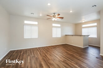 3836 Canary Cedar St in North Las Vegas, NV - Foto de edificio - Building Photo