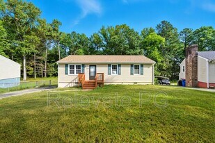 15709 Gary Ave in Chester, VA - Building Photo