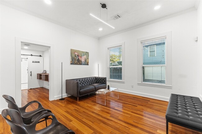 property at 315 W 9th St