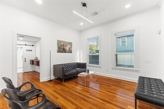 315 W 9th St in Houston, TX - Building Photo - Building Photo