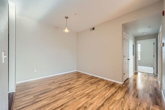 3890 S Dayton St, Unit 207 in Aurora, CO - Building Photo - Building Photo