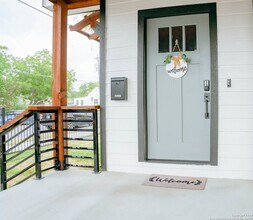 1215 Lamar St in San Antonio, TX - Building Photo - Building Photo