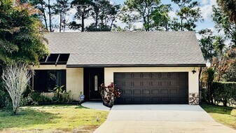 11952 60th St N in West Palm Beach, FL - Building Photo