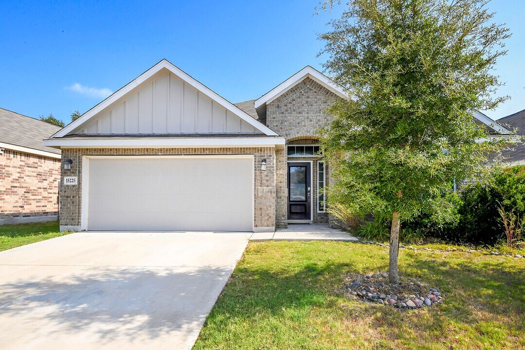 15225 Cheshire Way in San Antonio, TX - Building Photo