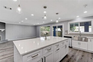 11007 Ptarmigan Dr, Unit 7-18D in Austin, TX - Building Photo