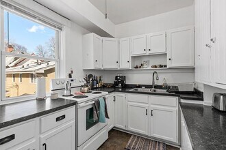 2514 Lincoln St NE, Unit 1 in Minneapolis, MN - Foto de edificio - Building Photo