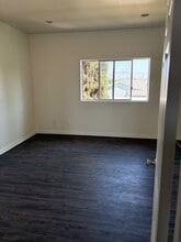 7327 Bakman Ave, Unit 5 in Los Angeles, CA - Building Photo - Building Photo