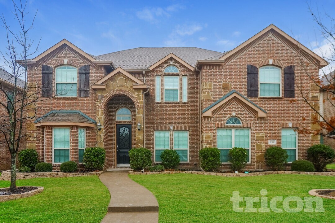 131 Lake Trail Dr in Red Oak, TX - Building Photo