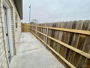 10 Bahamas Dr in Edinburg, TX - Building Photo - Building Photo