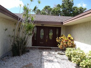 9212 Grand Blanc Dr in Seminole, FL - Building Photo - Building Photo