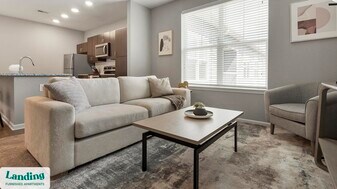 16346 Lydia Hill Dr in Chesterfield, MO - Building Photo