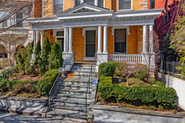 2009 Columbia Rd NW in Washington, DC - Building Photo - Building Photo