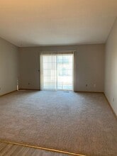 324 N Maple Ave in Brandon, SD - Building Photo - Building Photo