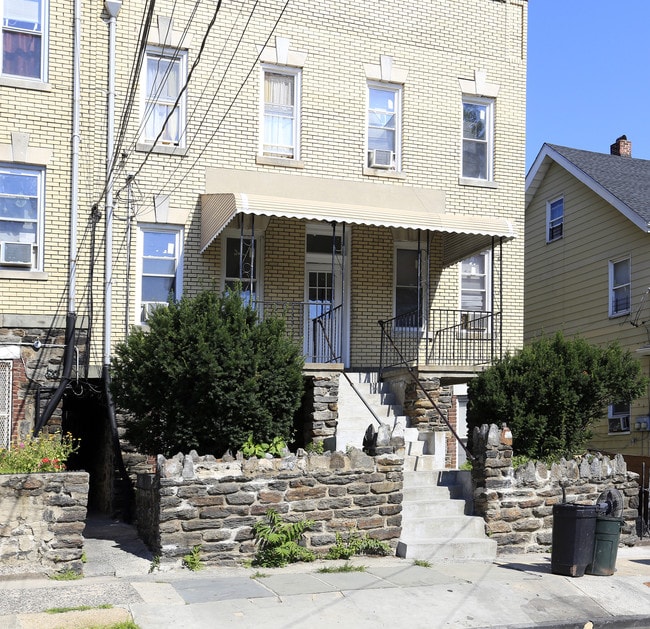 16 S Bleeker St in Mount Vernon, NY - Building Photo - Building Photo