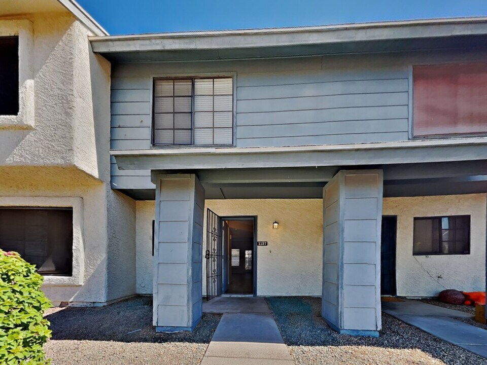 7801 N 44th Dr in Glendale, AZ - Foto de edificio