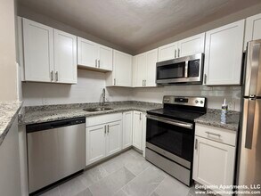 268 Grove St, Unit 2 in Auburndale, MA - Building Photo - Building Photo