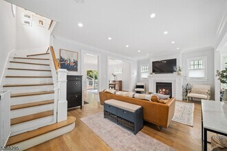 346 Walnut St in Nutley, NJ - Foto de edificio - Building Photo