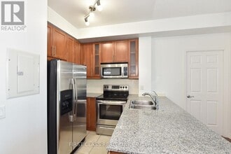 18 Holmes Ave in Toronto, ON - Building Photo - Building Photo