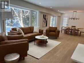 284 Woodland Dr in Oakville, ON - Building Photo - Building Photo