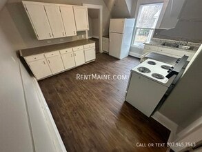 439 Fourth St in Old Town, ME - Foto de edificio - Building Photo